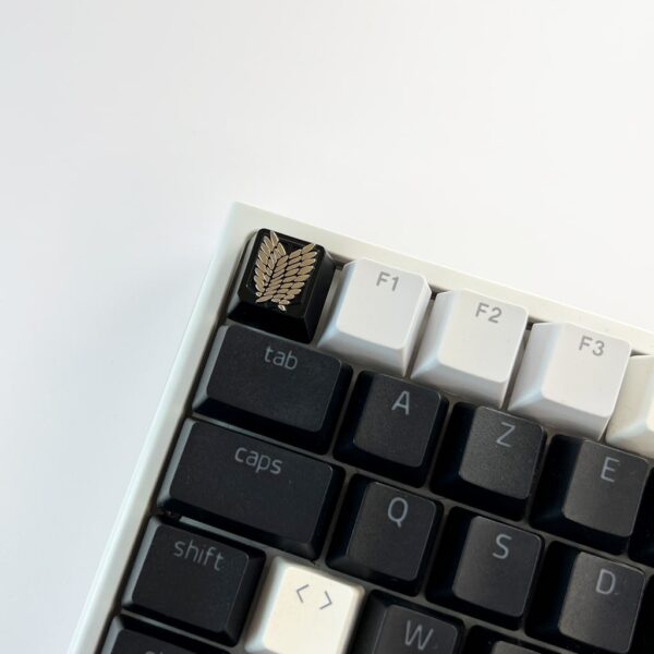 Touche de clavier L'attaque des Titans en métal vue clavier custom keycaps